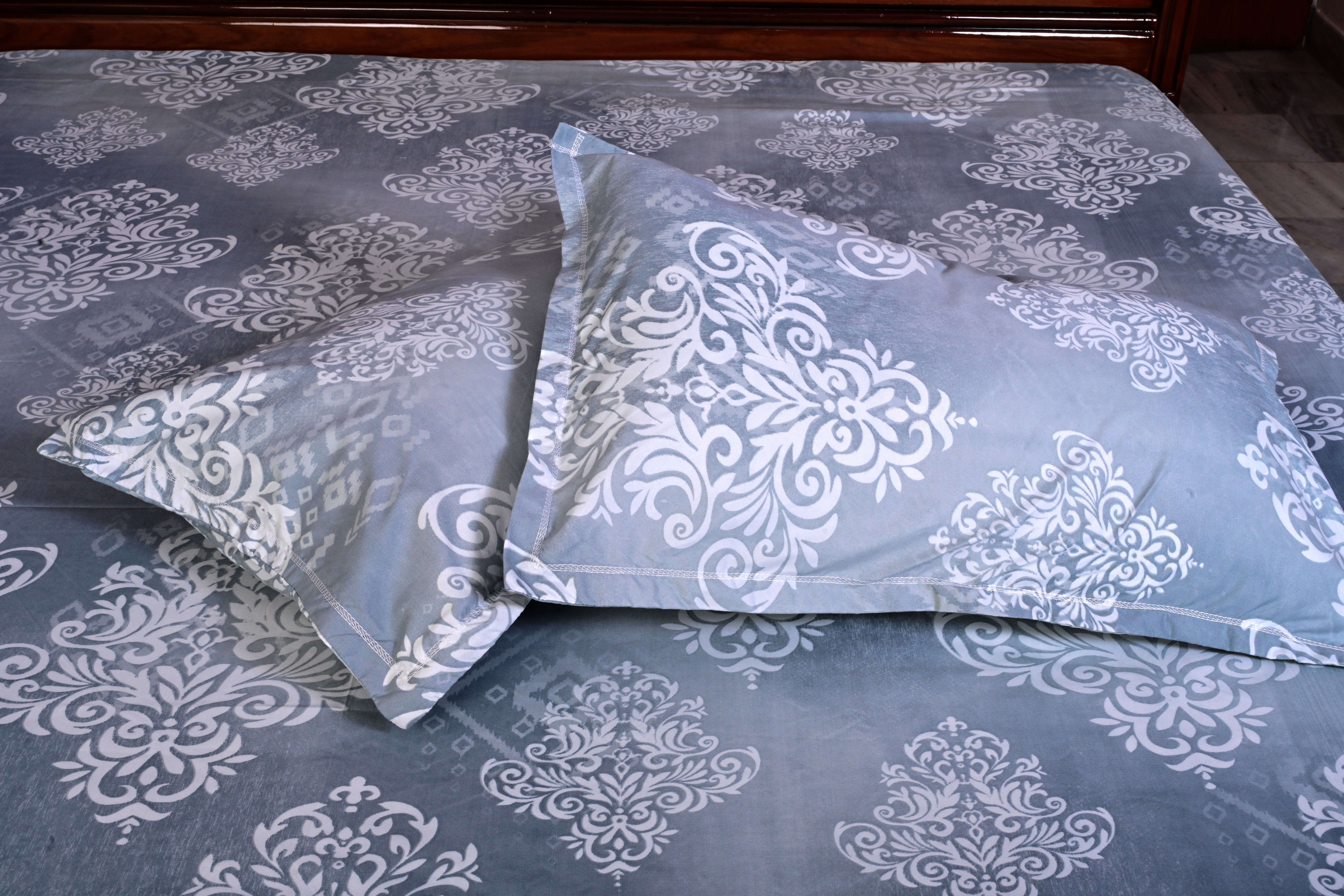 ST Pixel Grey 100% Pure Cotton Bedsheet with 2 Pillow Covers Ultra-Soft & Breathable