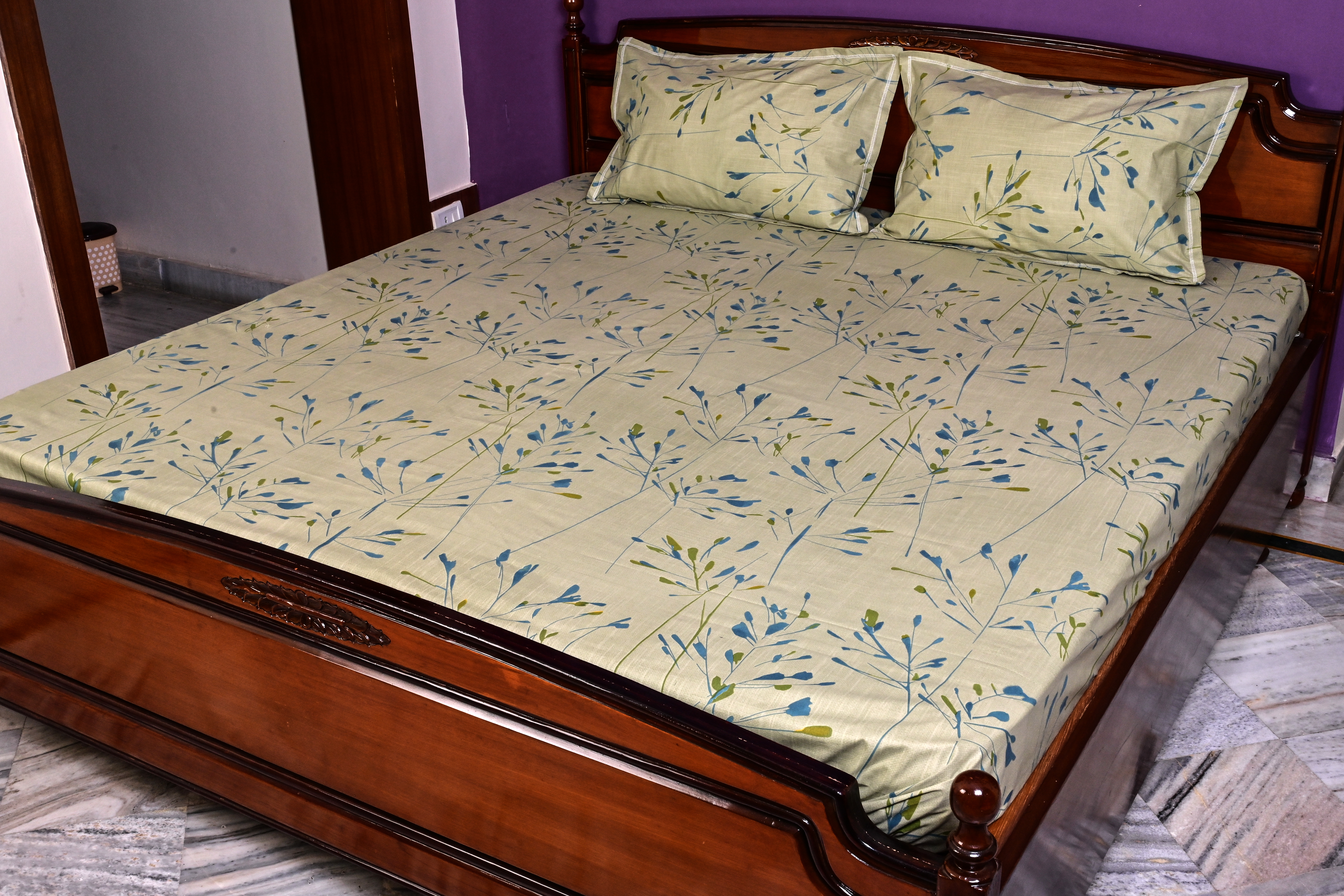 Elegance Leaf Green 100% Pure Cotton Bedsheet with 2 Pillow Covers – Leaf Print, Ultra-Soft & Breathable (90x100)