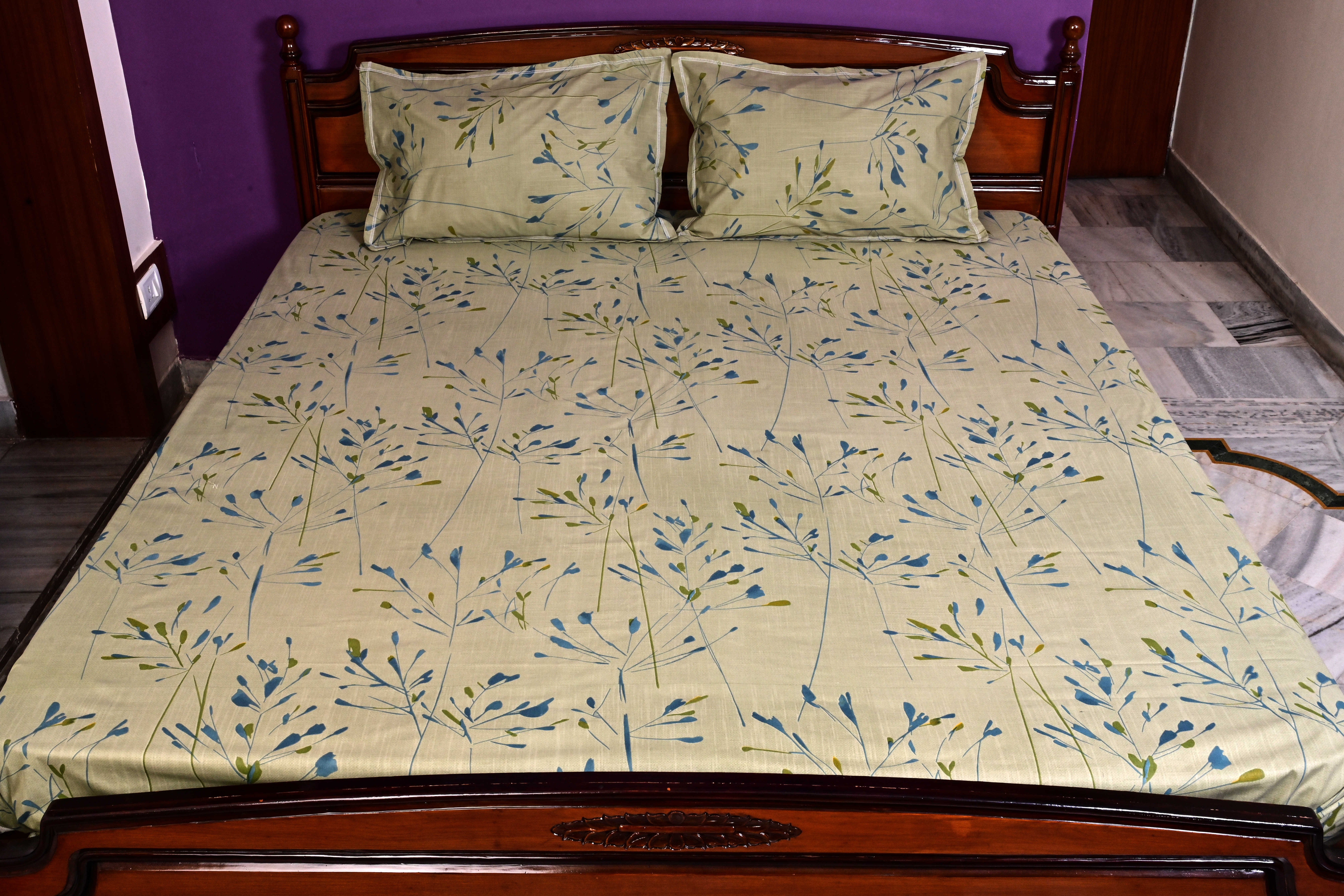 DSC_4388 (1) Elegance Leaf Green 100% Pure Cotton Bedsheet with 2 Pillow Covers – Leaf Print, Ultra-Soft & Breathable (90x100)