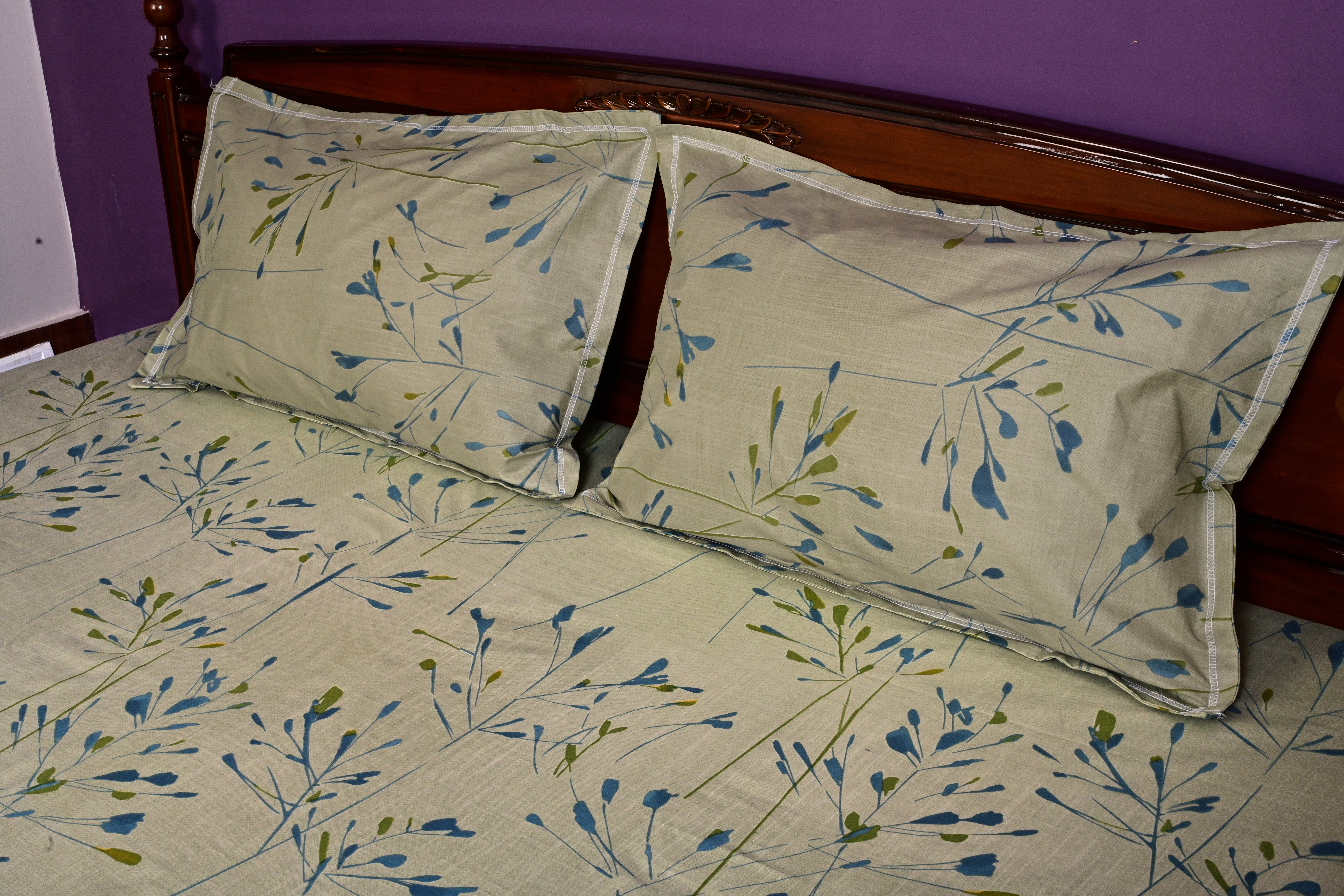DSC_4392 Elegance Leaf Green 100% Pure Cotton Bedsheet with 2 Pillow Covers – Leaf Print, Ultra-Soft & Breathable (90x100)